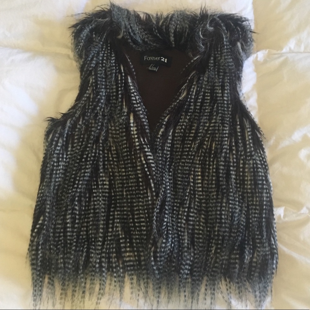 Forever 21 Faux Fur Vest. - Picture 1 of 4